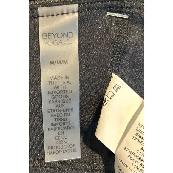 Beyond Yoga metallic holographic crop tank top / sports bra size medium - Picture 3 of 3